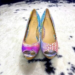 Diba Girl Blue Pink Y2K Peacock Print Peep Toe Wedge Heel Size 6.5